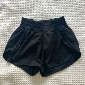 Lululemon Tracker Low-Rise Lined Shorts | size 4